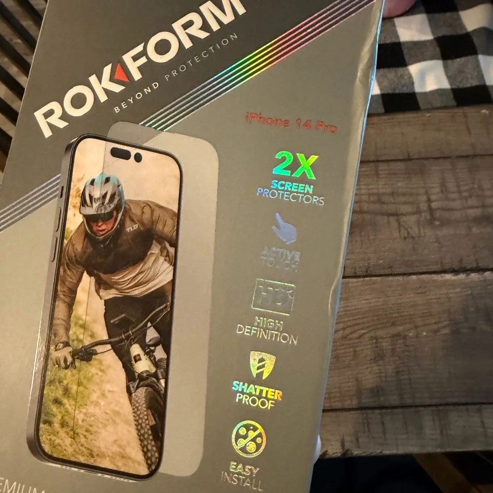 Rockform HD Tempered Glass Screen Protector for iPhone 14 Pro - Black brand new